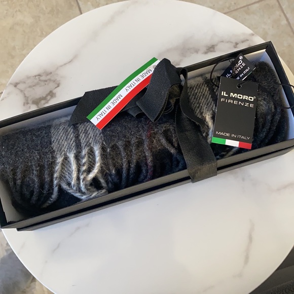 IL Moro Firenze 💯’/. Wool Unisex Scarf made on Italy 72” long. - Picture 2 of 3